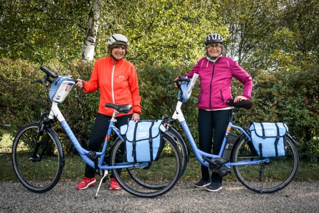 cyclists with e-bikes